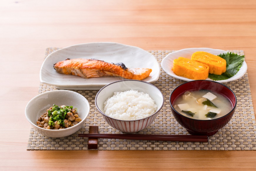 一人食的儀式感：如何透過簡單食器配置，把
